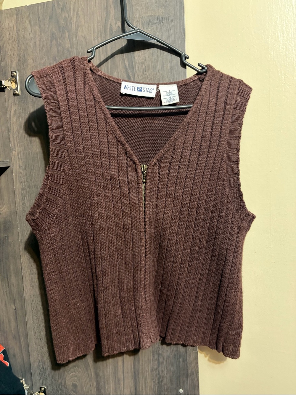 White Stag Brown Ribbed V-Neck Zip-Front Sweater Vest